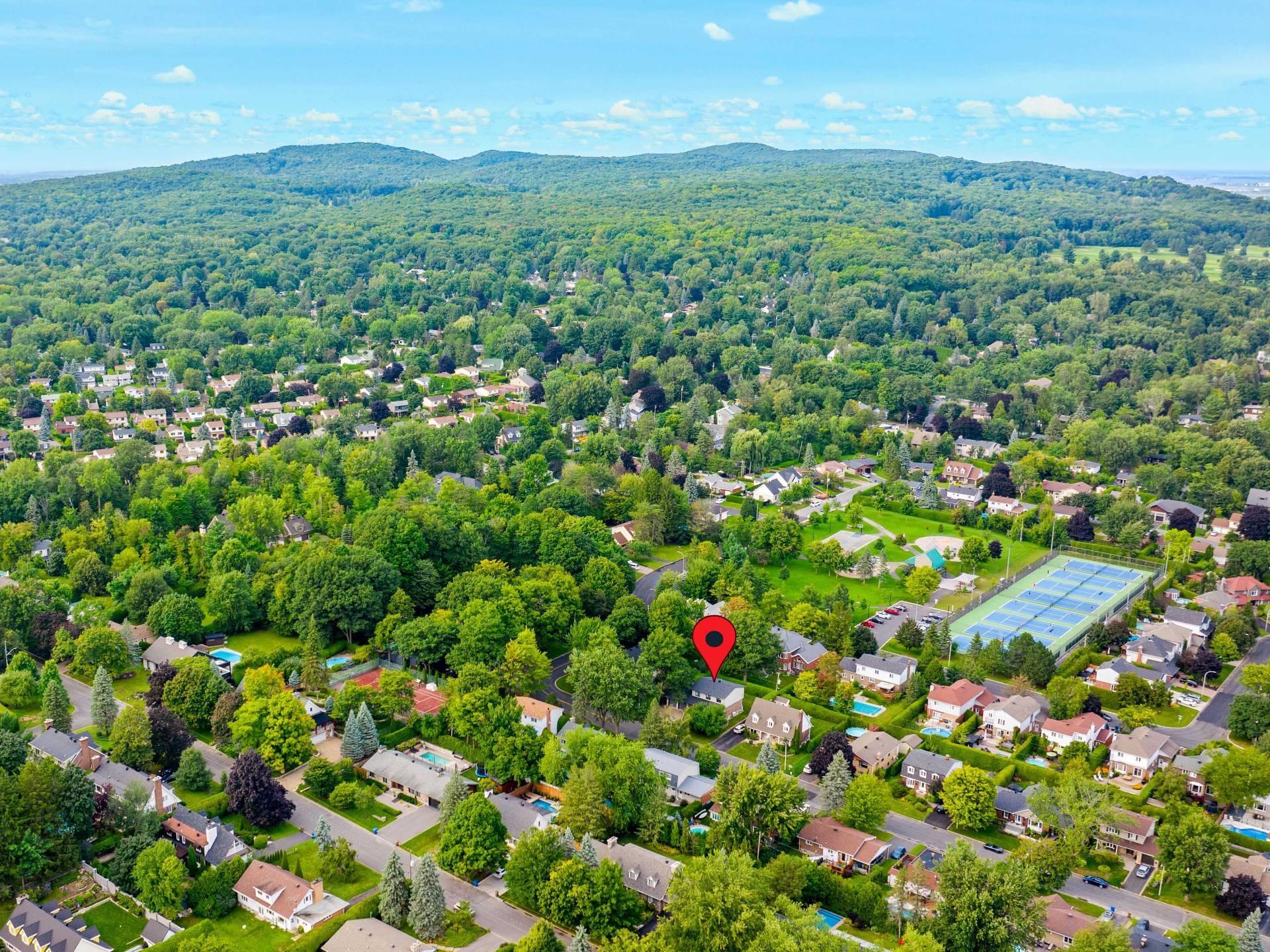 









1984


Rue La Corne

,
Saint-Bruno-de-Montarville,




QC
J3V4Z9

