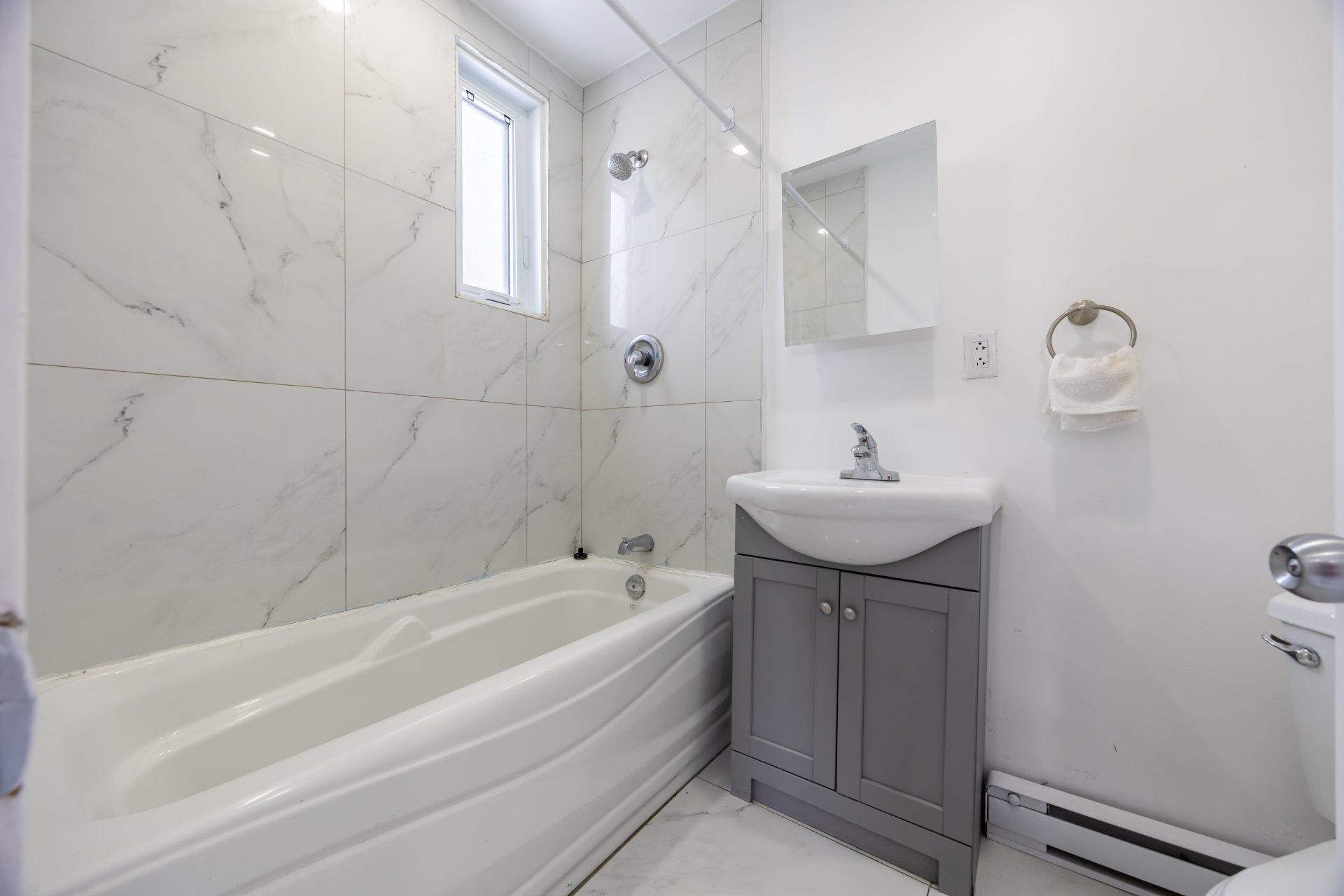 









5969


Rue Hamilton

,
Montréal (Le Sud-Ouest),




QC
H4E3C2

