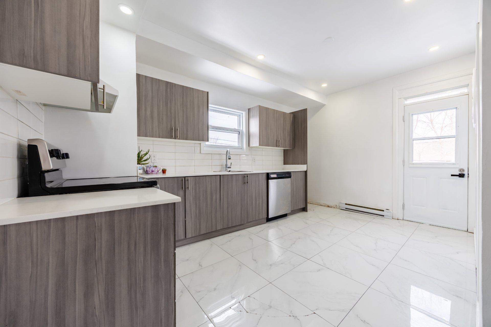 









5969


Rue Hamilton

,
Montréal (Le Sud-Ouest),




QC
H4E3C2

