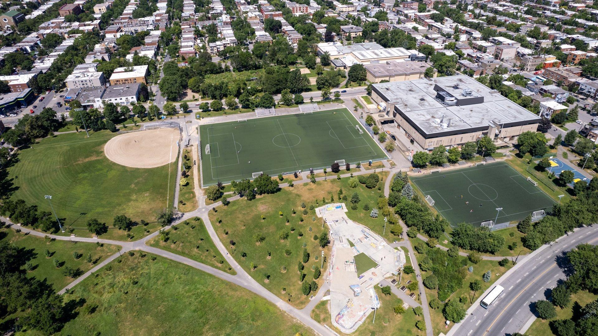 









5828


Rue De La Roche

,
Montréal (Rosemont/La Petite-Patrie),




QC
H2S2C7

