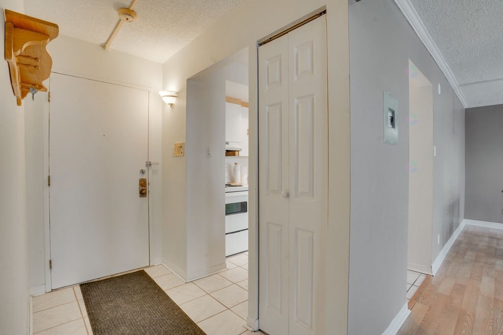 









295


Boul. St-Joseph

, 1406,
Gatineau (Hull),




QC
J8Y3Y5

