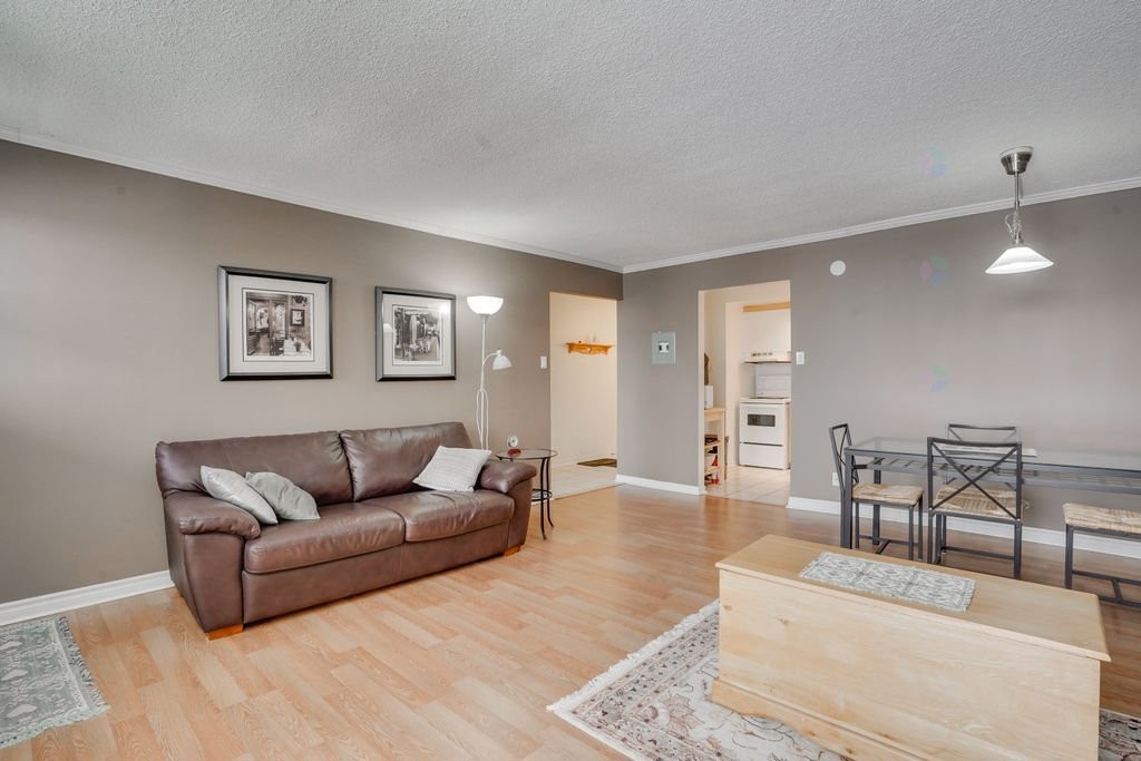 









295


Boul. St-Joseph

, 1406,
Gatineau (Hull),




QC
J8Y3Y5

