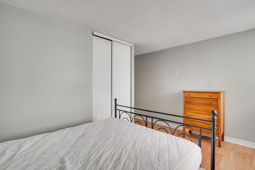 









295


Boul. St-Joseph

, 1406,
Gatineau (Hull),




QC
J8Y3Y5

