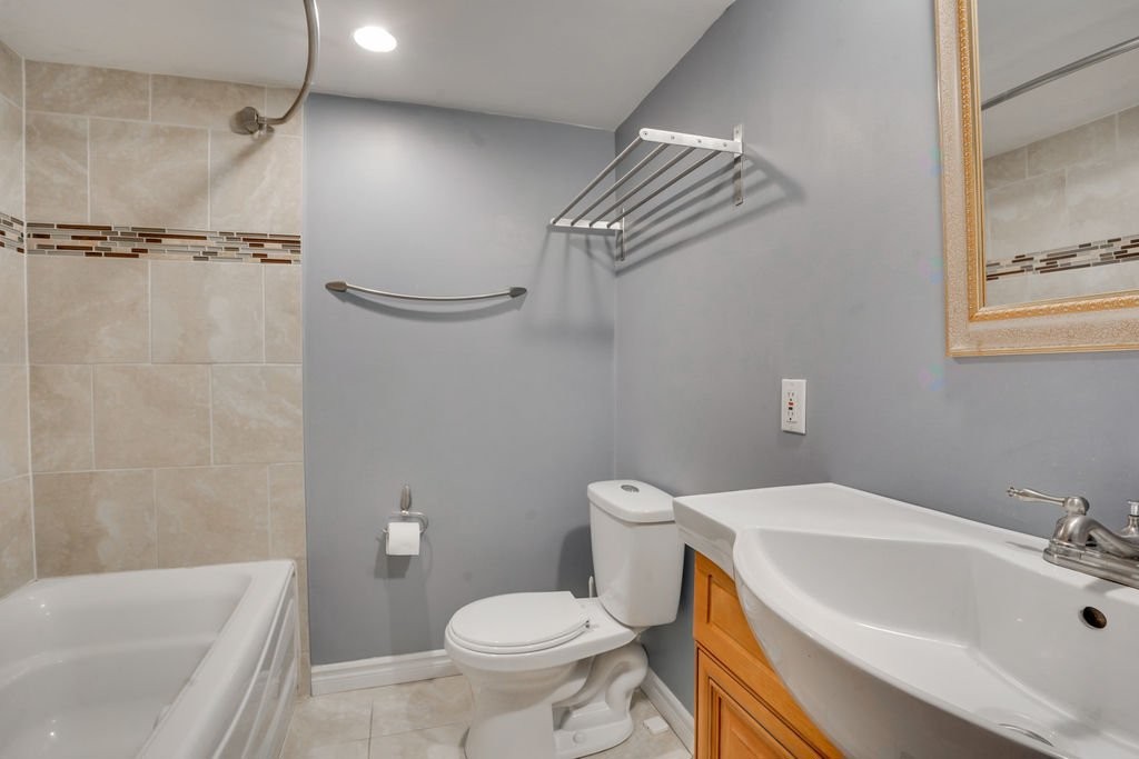 









295


Boul. St-Joseph

, 1406,
Gatineau (Hull),




QC
J8Y3Y5

