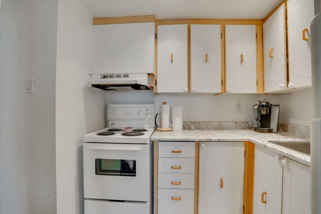 









295


Boul. St-Joseph

, 1406,
Gatineau (Hull),




QC
J8Y3Y5

