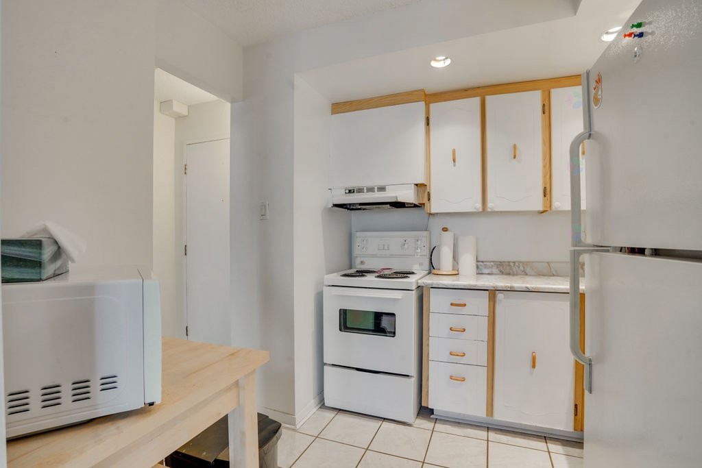 









295


Boul. St-Joseph

, 1406,
Gatineau (Hull),




QC
J8Y3Y5

