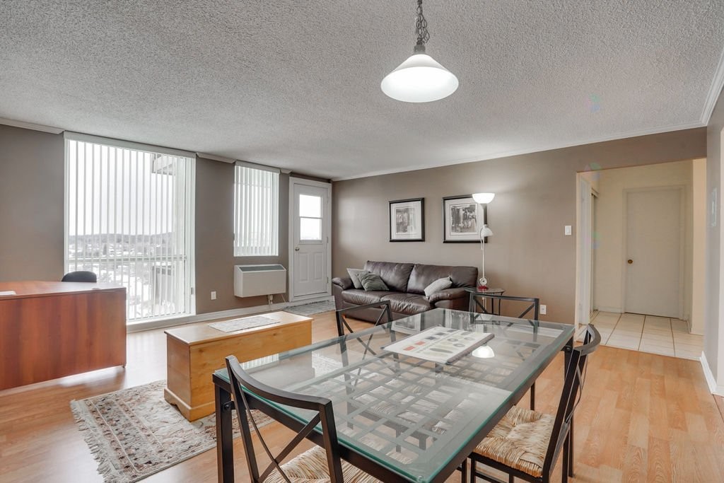 









295


Boul. St-Joseph

, 1406,
Gatineau (Hull),




QC
J8Y3Y5

