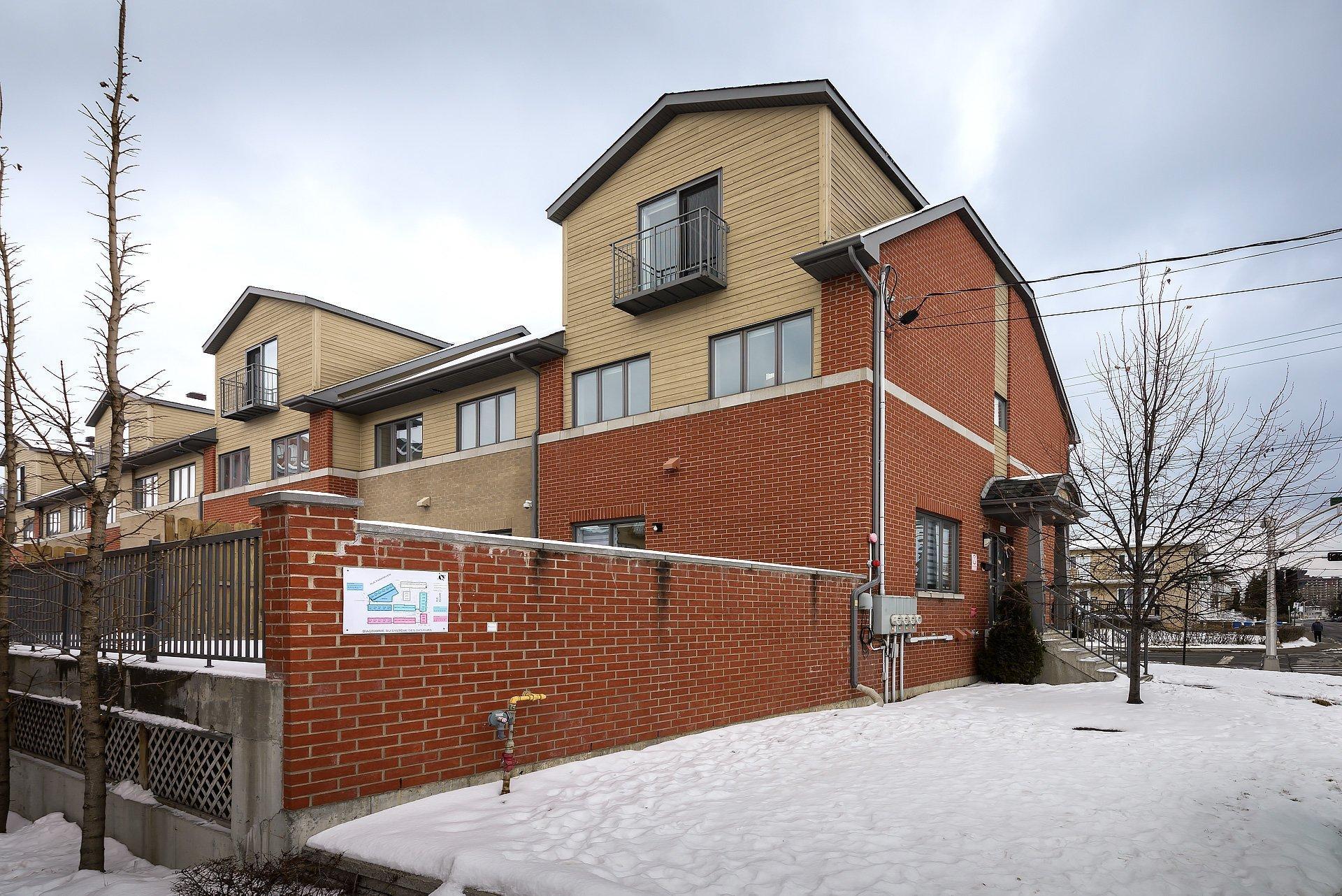 









7335


Ch. Kildare

,
Côte-Saint-Luc,




QC
H4W0B8

