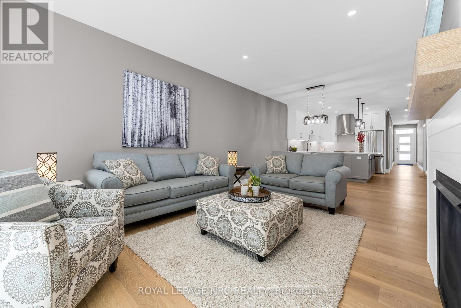 












738 CLARENCE STREET

,
Port Colborne (Sugarloaf),




Ontario
L3K0A8

