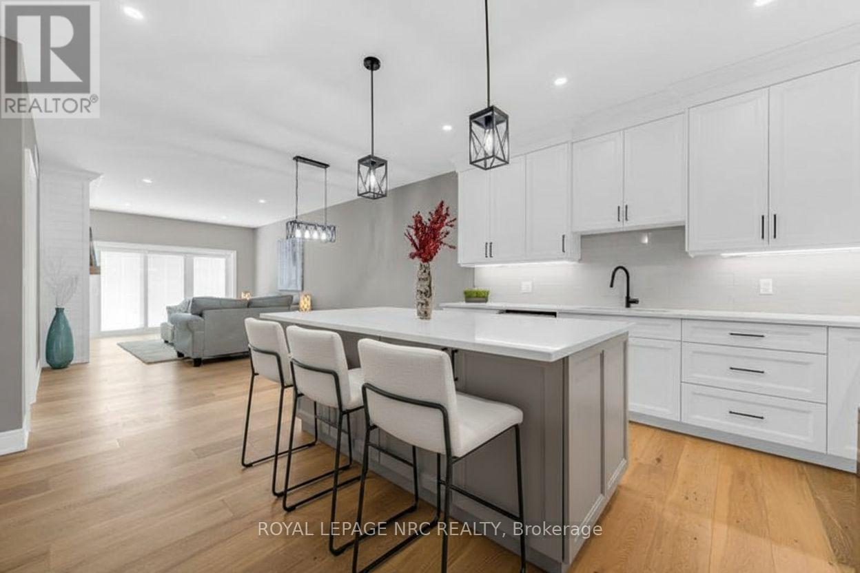 












738 CLARENCE STREET

,
Port Colborne (Sugarloaf),




Ontario
L3K0A8

