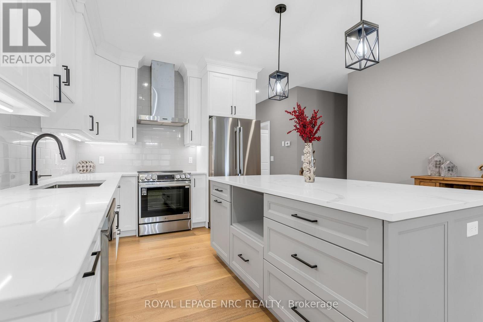 












738 CLARENCE STREET

,
Port Colborne (Sugarloaf),




Ontario
L3K0A8

