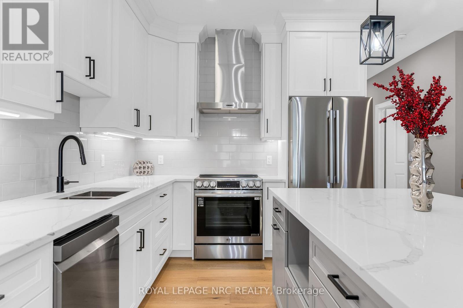 












738 CLARENCE STREET

,
Port Colborne (Sugarloaf),




Ontario
L3K0A8

