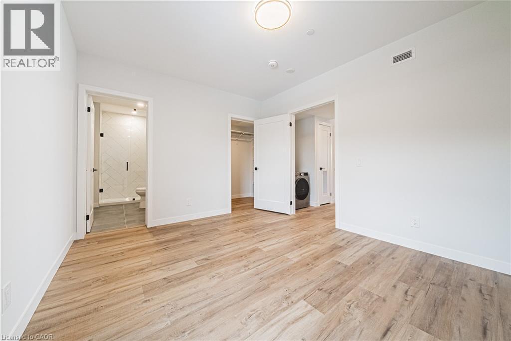 












555 SANATORIUM Road Unit# 206

,
Hamilton,




Ontario
L9C2B1

