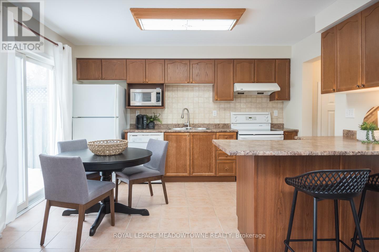 












1617 GOWLING TERRACE

,
Milton,




Ontario
L9T5J6

