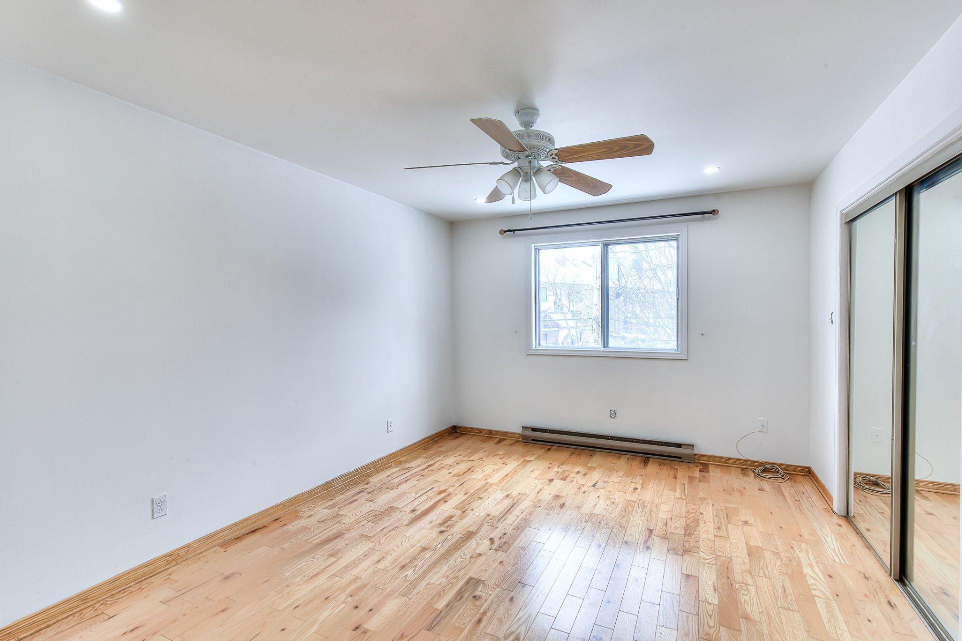 









3045


Rue Pierre-Thomas-Hurteau

, 4,
Longueuil (Saint-Hubert),




QC
J3Y8K6

