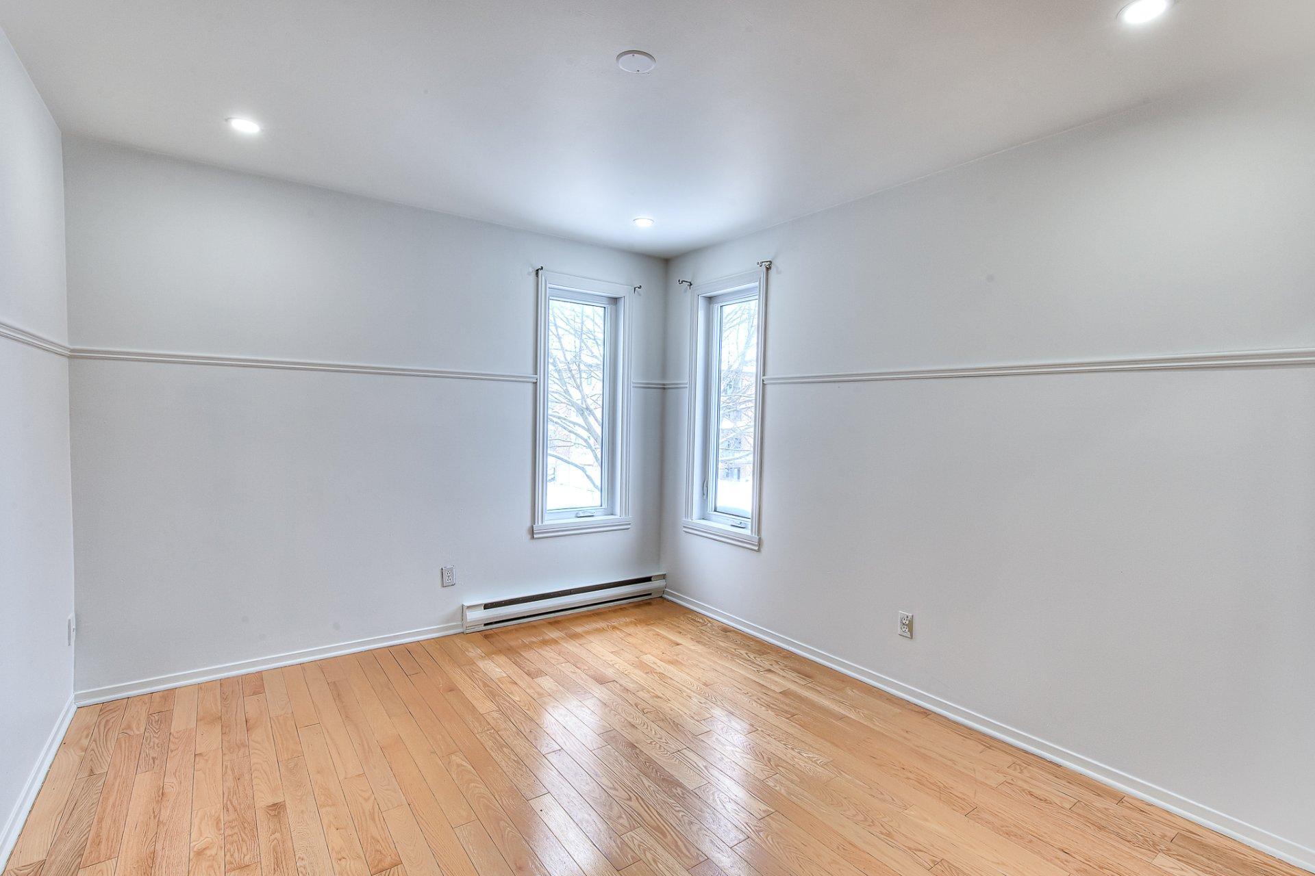 









3045


Rue Pierre-Thomas-Hurteau

, 4,
Longueuil (Saint-Hubert),




QC
J3Y8K6

