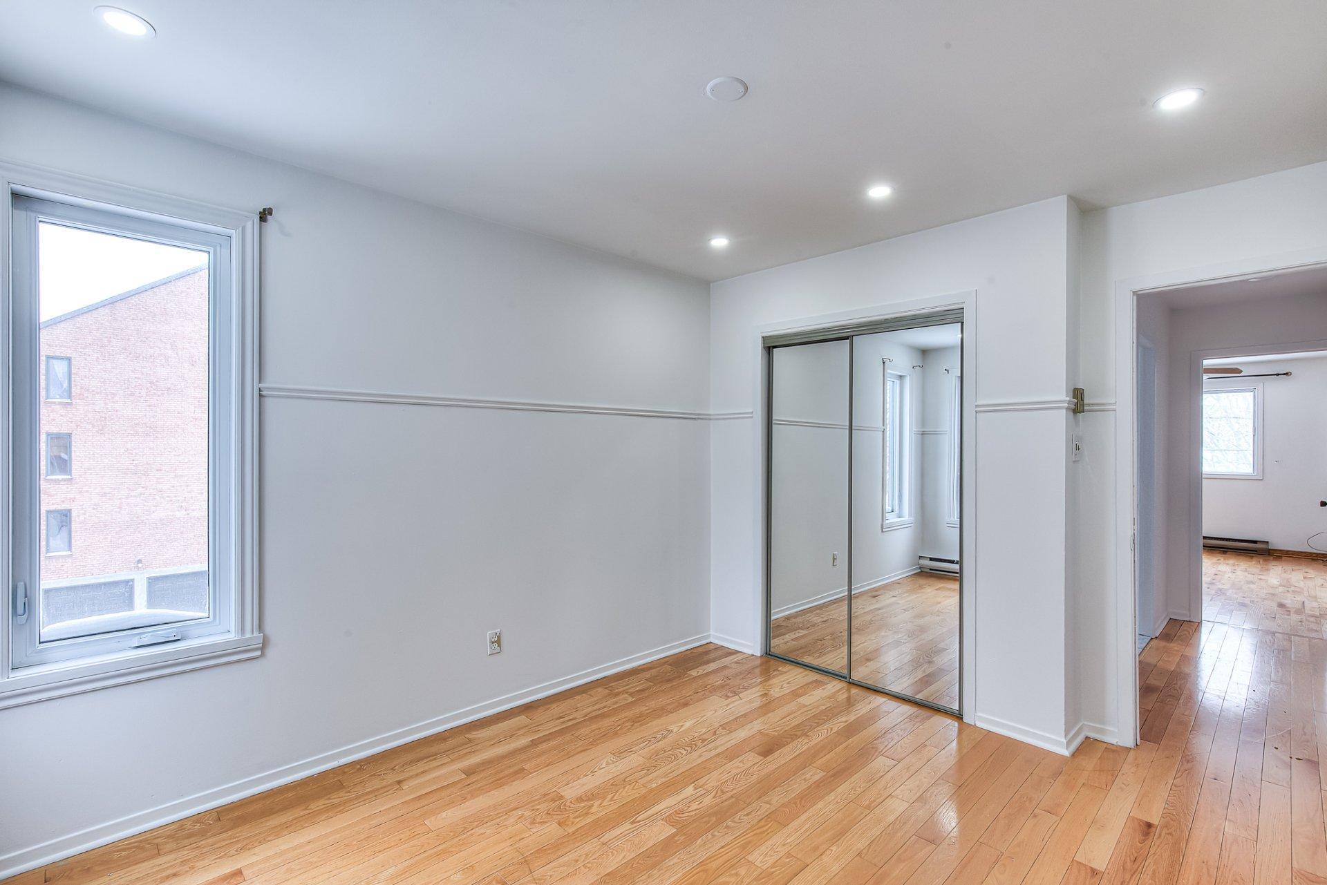 









3045


Rue Pierre-Thomas-Hurteau

, 4,
Longueuil (Saint-Hubert),




QC
J3Y8K6

