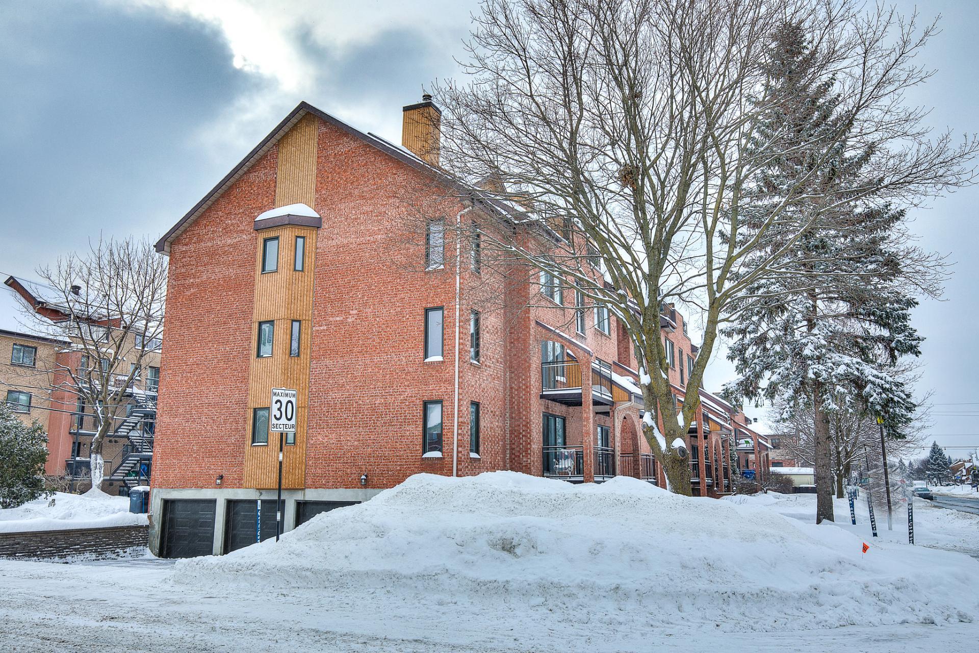 









3045


Rue Pierre-Thomas-Hurteau

, 4,
Longueuil (Saint-Hubert),




QC
J3Y8K6

