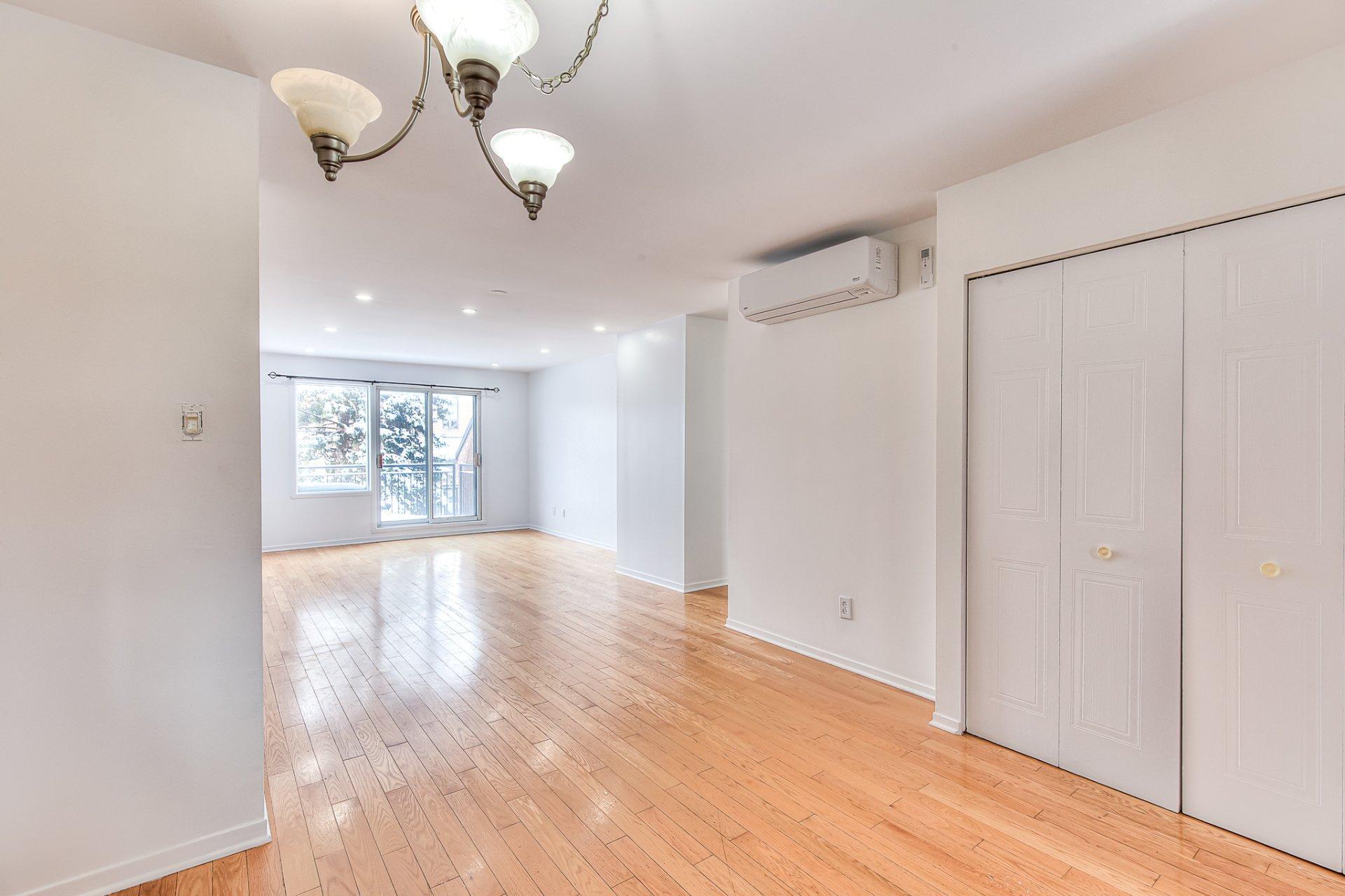 









3045


Rue Pierre-Thomas-Hurteau

, 4,
Longueuil (Saint-Hubert),




QC
J3Y8K6

