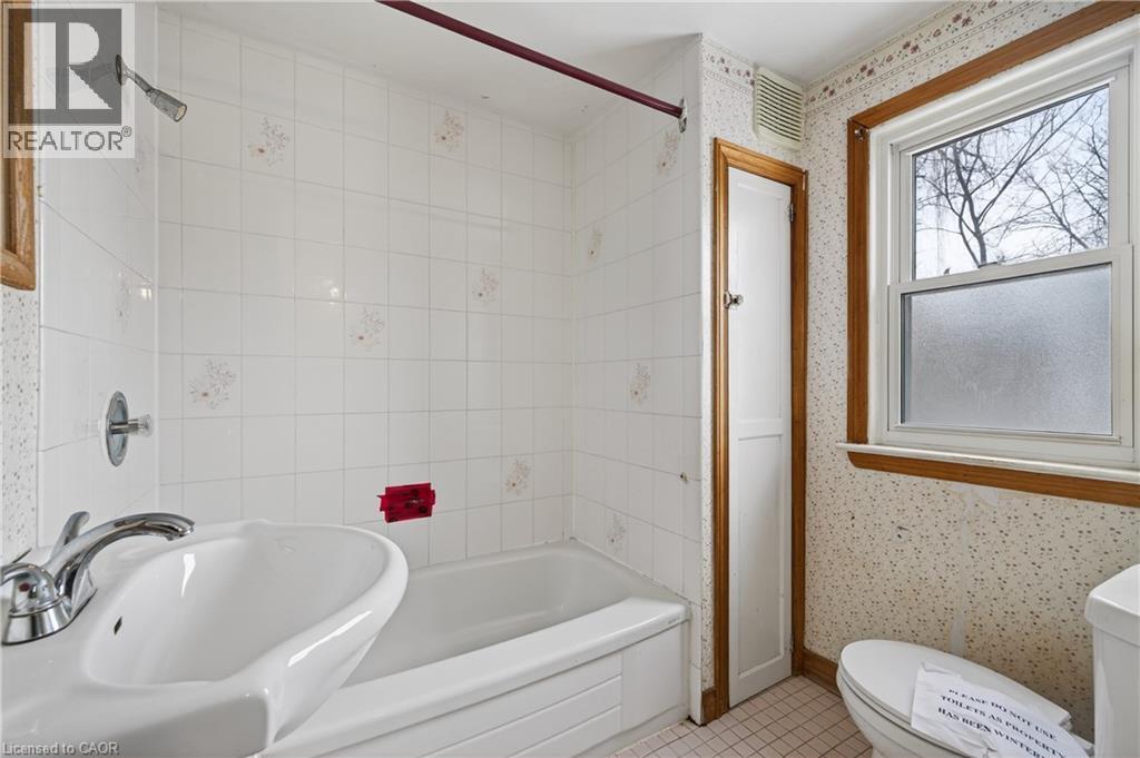 












632 PERCY Street

,
London,




Ontario
N6C2L7

