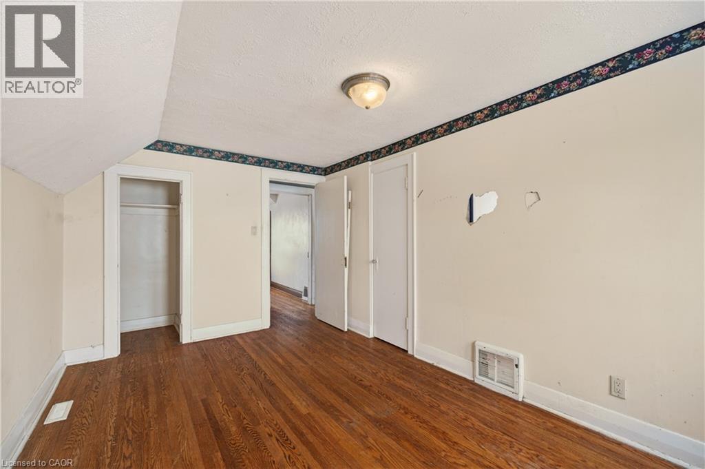 












632 PERCY Street

,
London,




Ontario
N6C2L7

