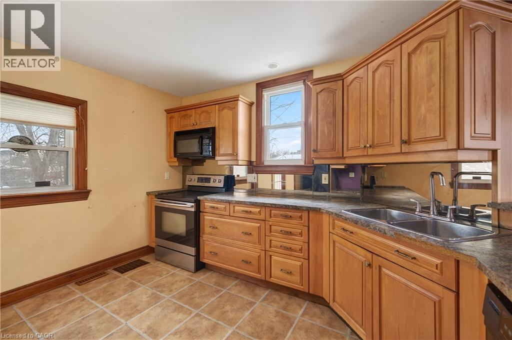 












632 PERCY Street

,
London,




Ontario
N6C2L7

