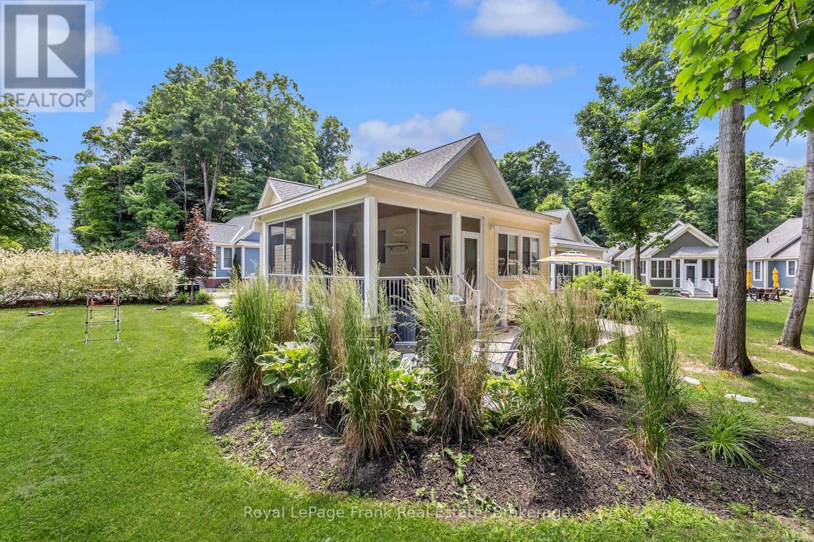 












212 - 23 HOLLOW LANE

,
Prince Edward County,







Ontario
K0K1P0

