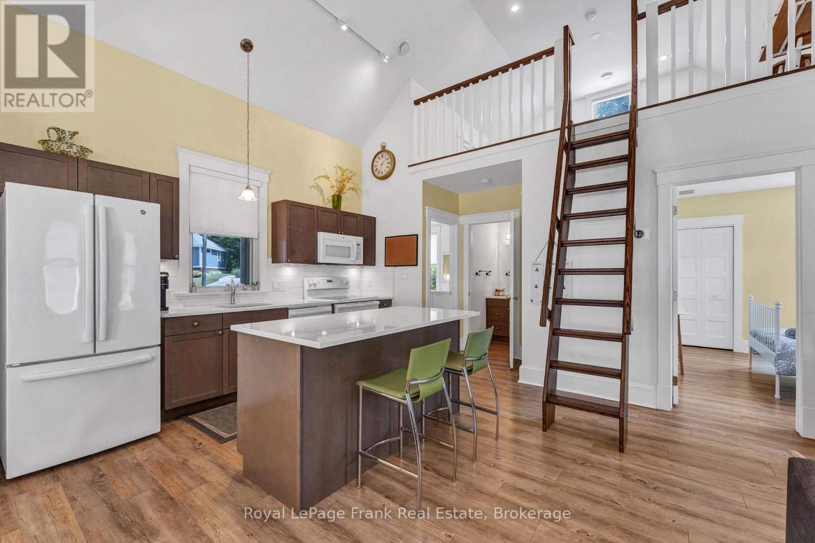 












212 - 23 HOLLOW LANE

,
Prince Edward County,







Ontario
K0K1P0

