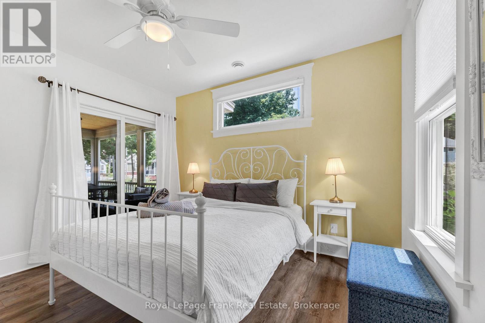 












212 - 23 HOLLOW LANE

,
Prince Edward County,







Ontario
K0K1P0

