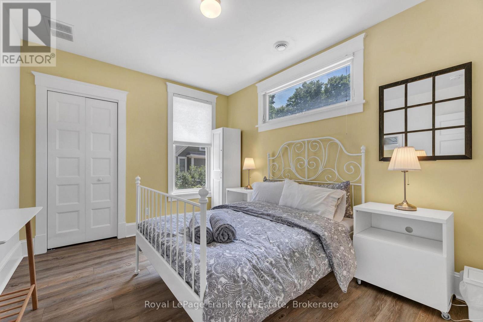 












212 - 23 HOLLOW LANE

,
Prince Edward County,







Ontario
K0K1P0

