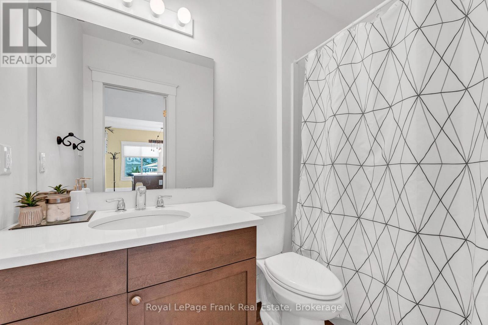 












212 - 23 HOLLOW LANE

,
Prince Edward County,







Ontario
K0K1P0

