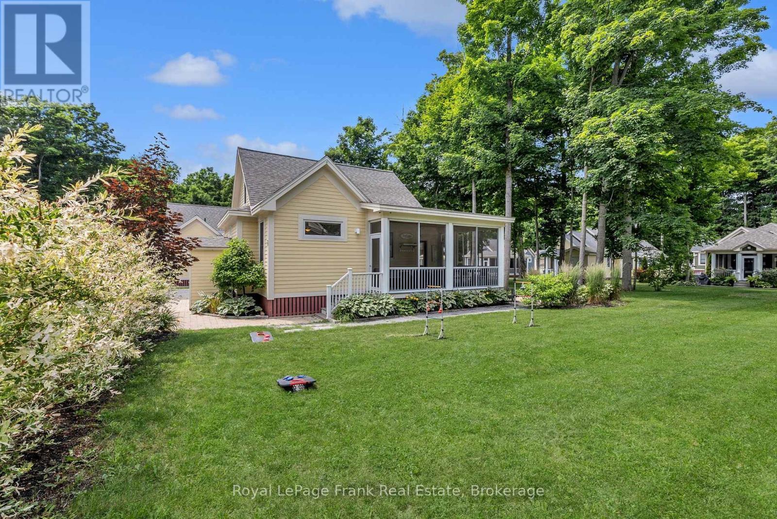 












212 - 23 HOLLOW LANE

,
Prince Edward County,







Ontario
K0K1P0

