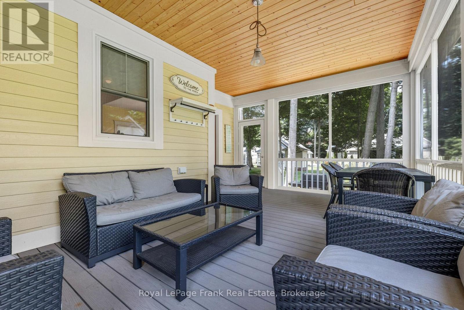 












212 - 23 HOLLOW LANE

,
Prince Edward County,







Ontario
K0K1P0

