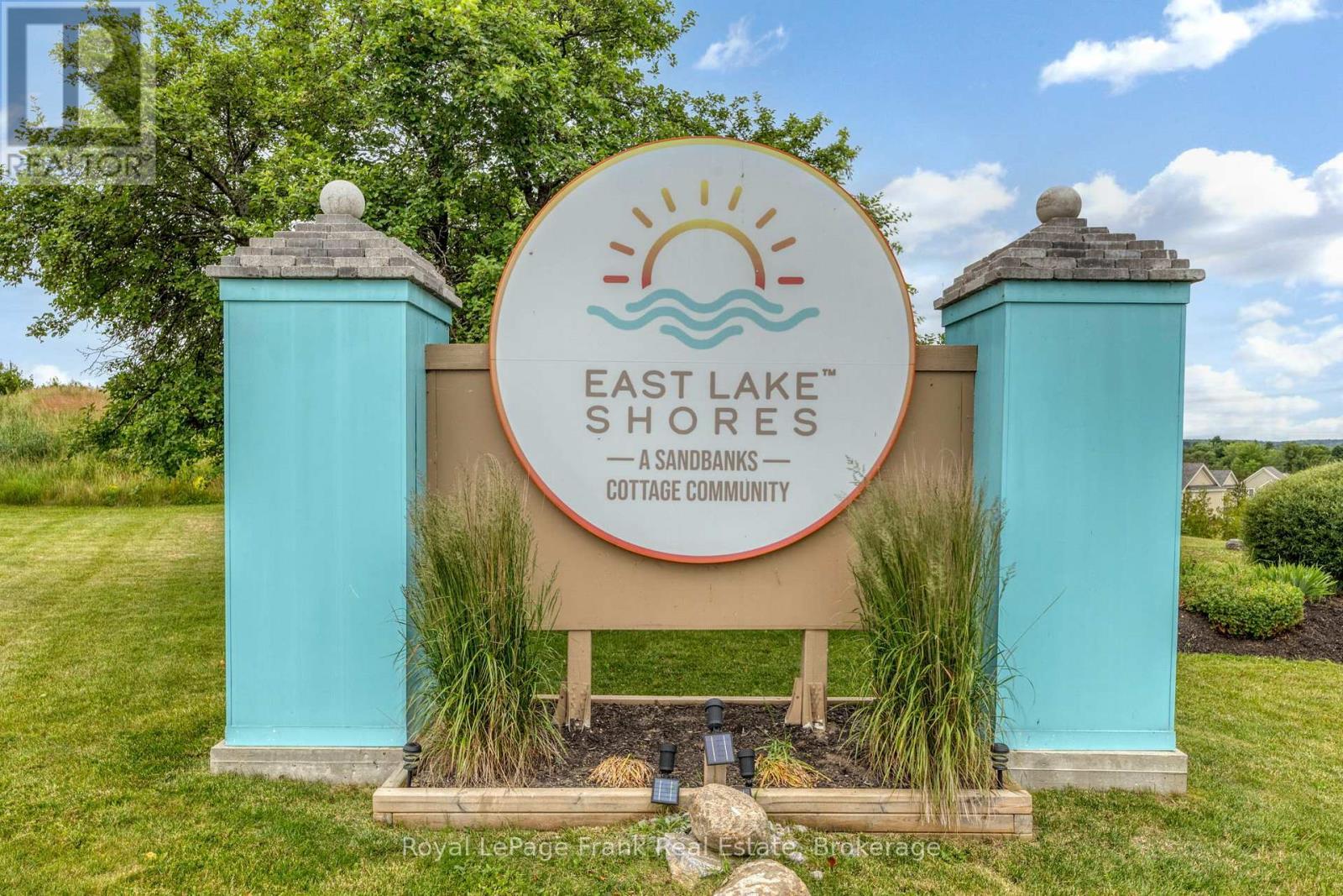 












212 - 23 HOLLOW LANE

,
Prince Edward County,







Ontario
K0K1P0

