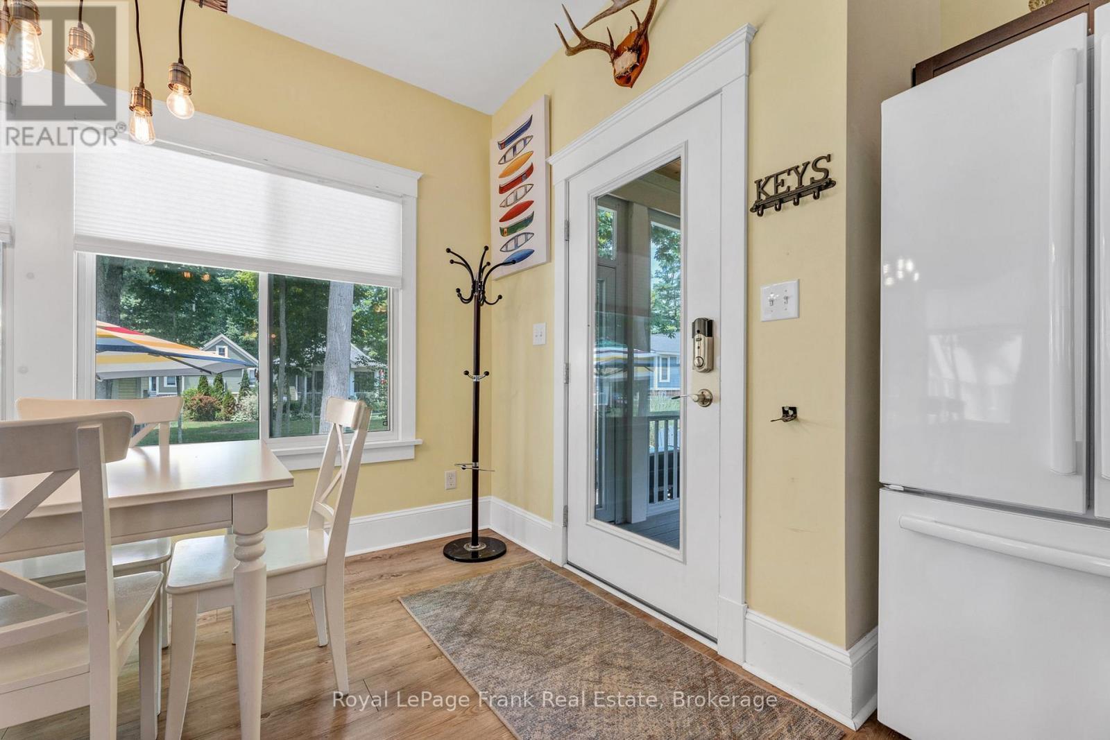 












212 - 23 HOLLOW LANE

,
Prince Edward County,







Ontario
K0K1P0

