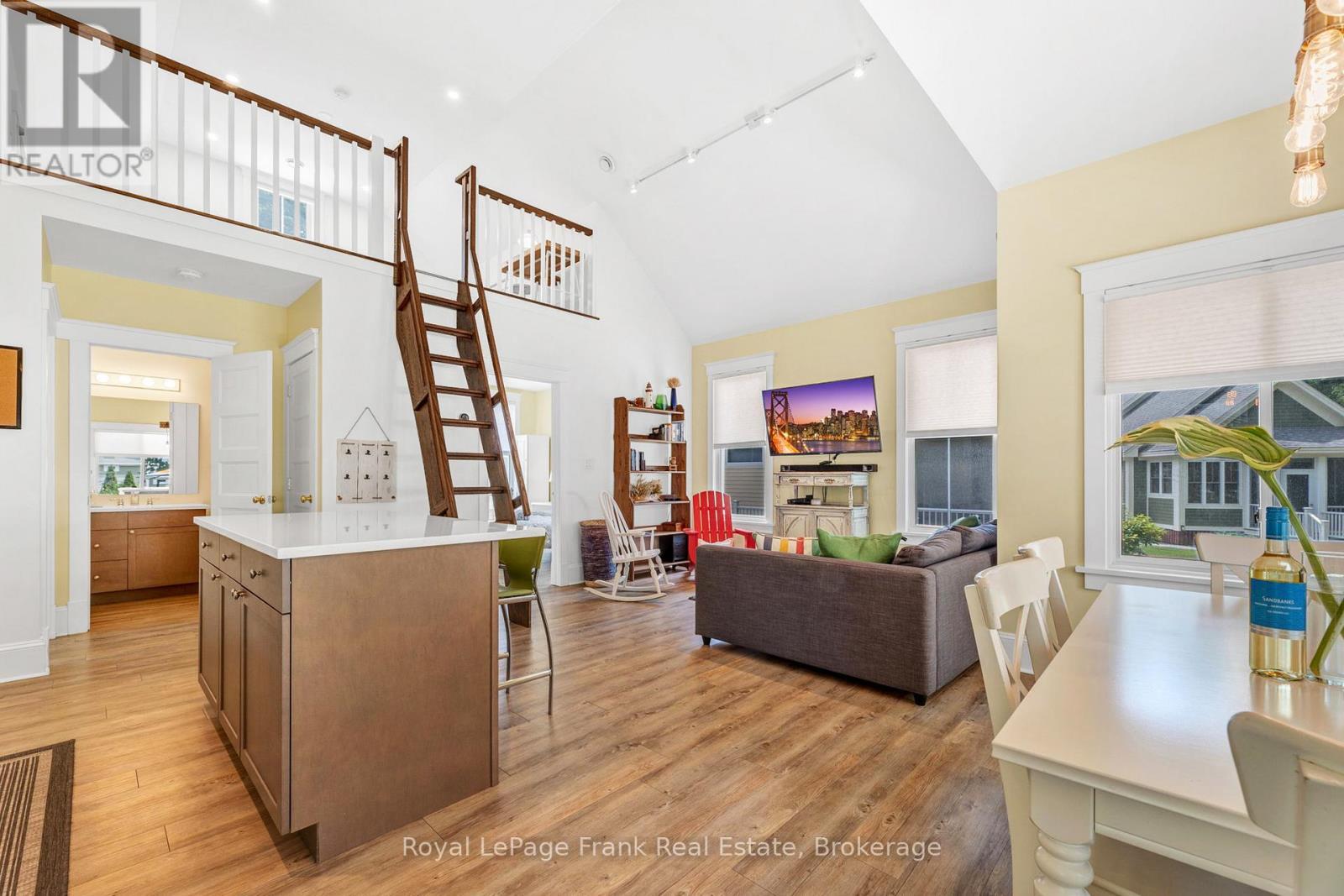 












212 - 23 HOLLOW LANE

,
Prince Edward County,







Ontario
K0K1P0

