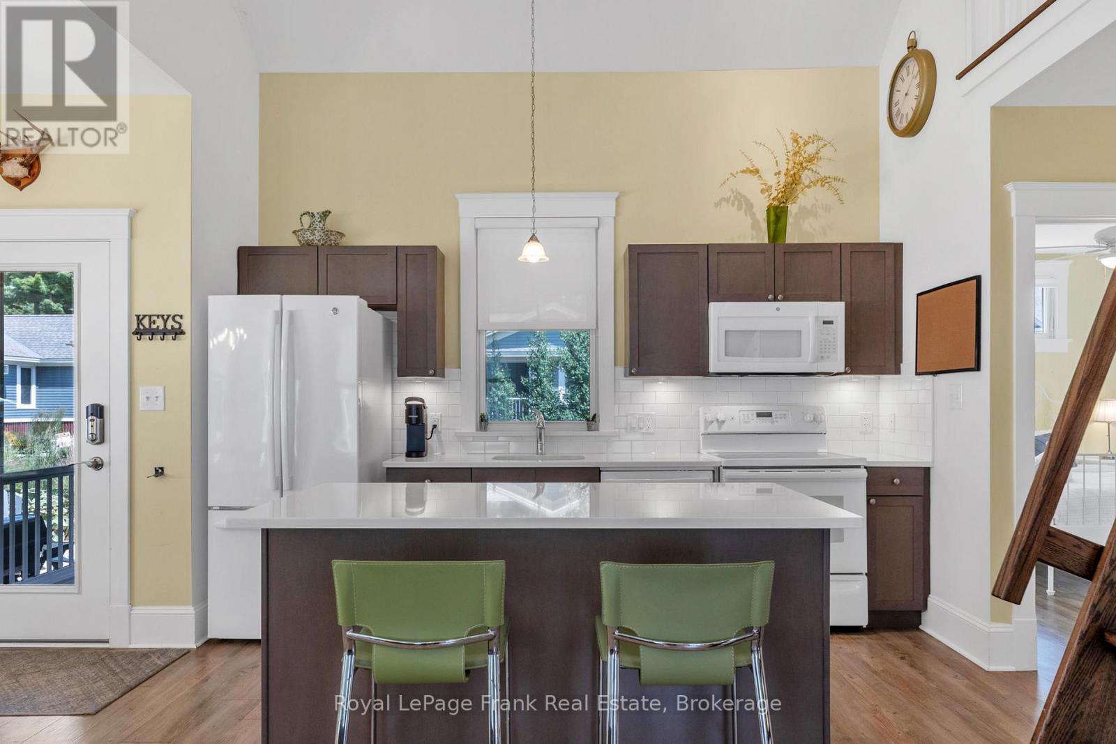 












212 - 23 HOLLOW LANE

,
Prince Edward County,







Ontario
K0K1P0

