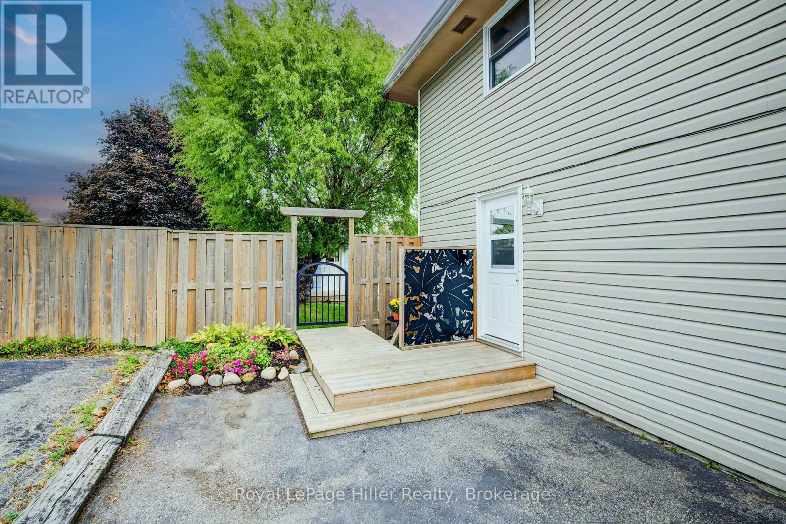 












56 CREHAN CRESCENT

,
Stratford,




Ontario
N4Z1B7

