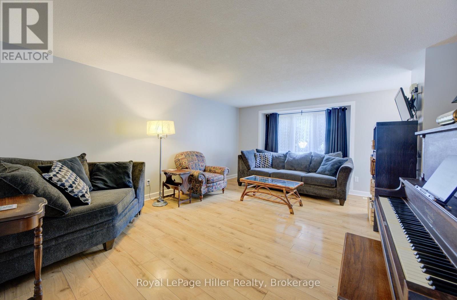 












56 CREHAN CRESCENT

,
Stratford,




Ontario
N4Z1B7

