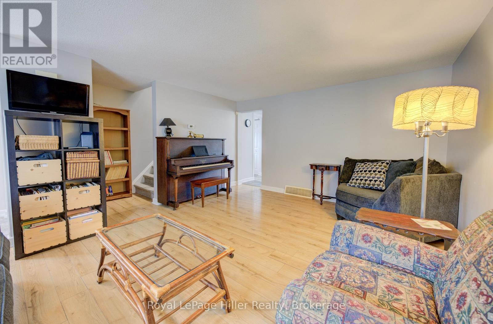 












56 CREHAN CRESCENT

,
Stratford,




Ontario
N4Z1B7

