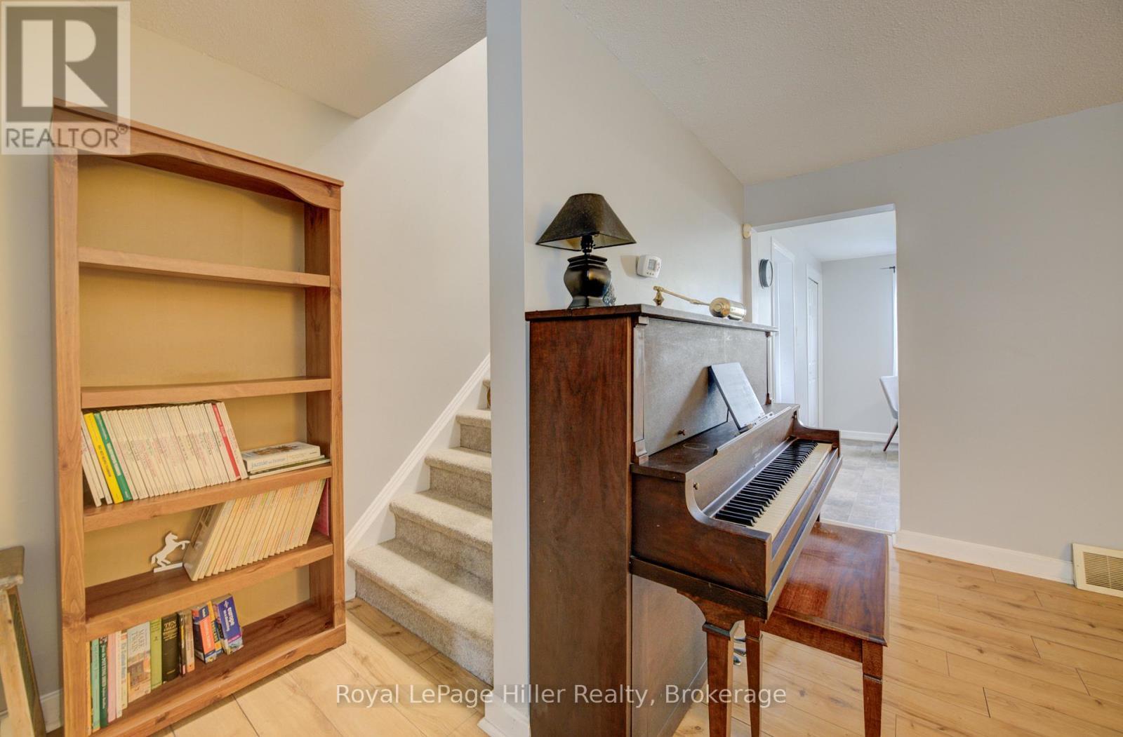 












56 CREHAN CRESCENT

,
Stratford,




Ontario
N4Z1B7

