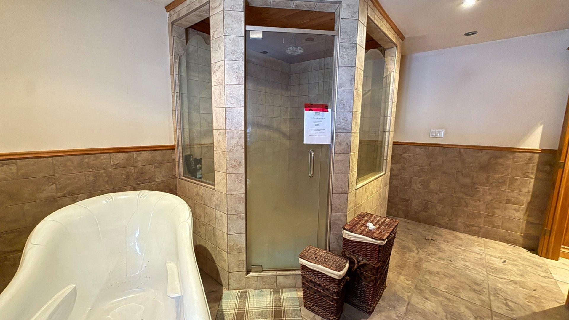 









60


Rue Maréchal-Ferrant

,
Saint-Calixte,




QC
J0K1Z0

