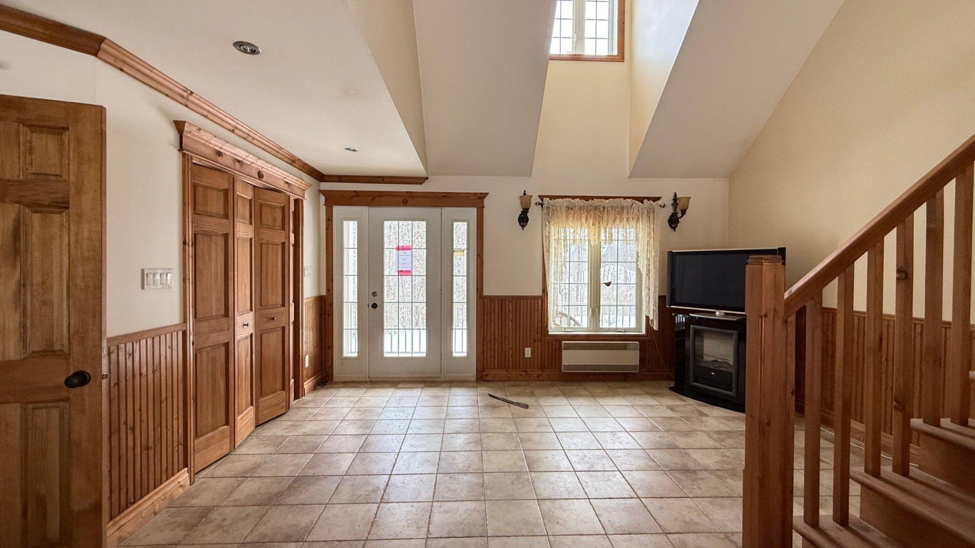 









60


Rue Maréchal-Ferrant

,
Saint-Calixte,




QC
J0K1Z0

