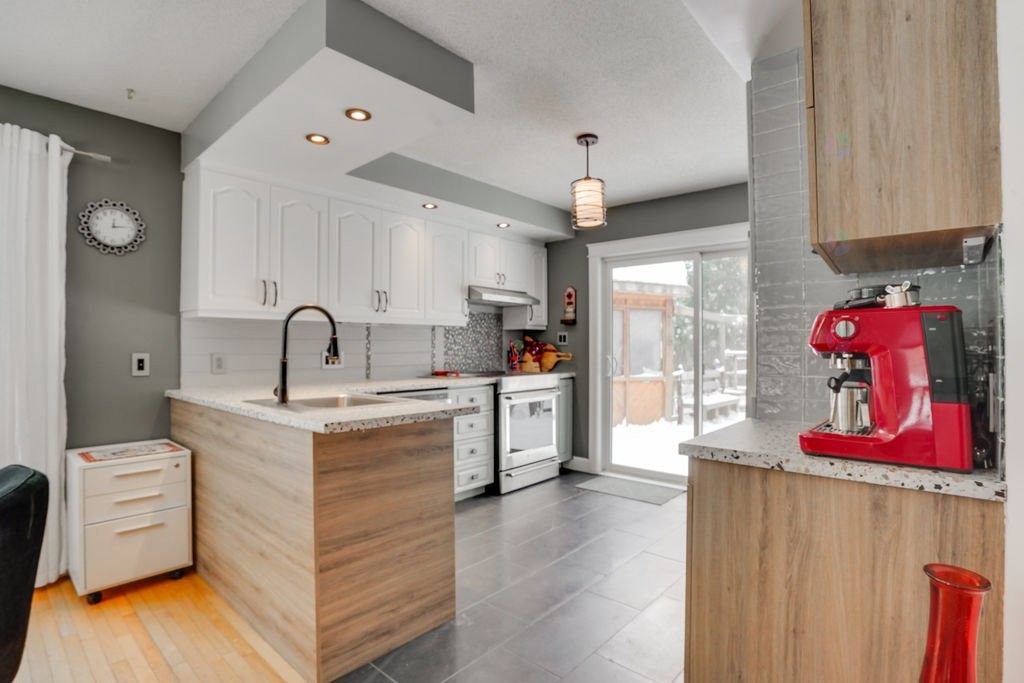 









72


Rue de Bouchette

,
Cantley,




QC
J8V3L8

