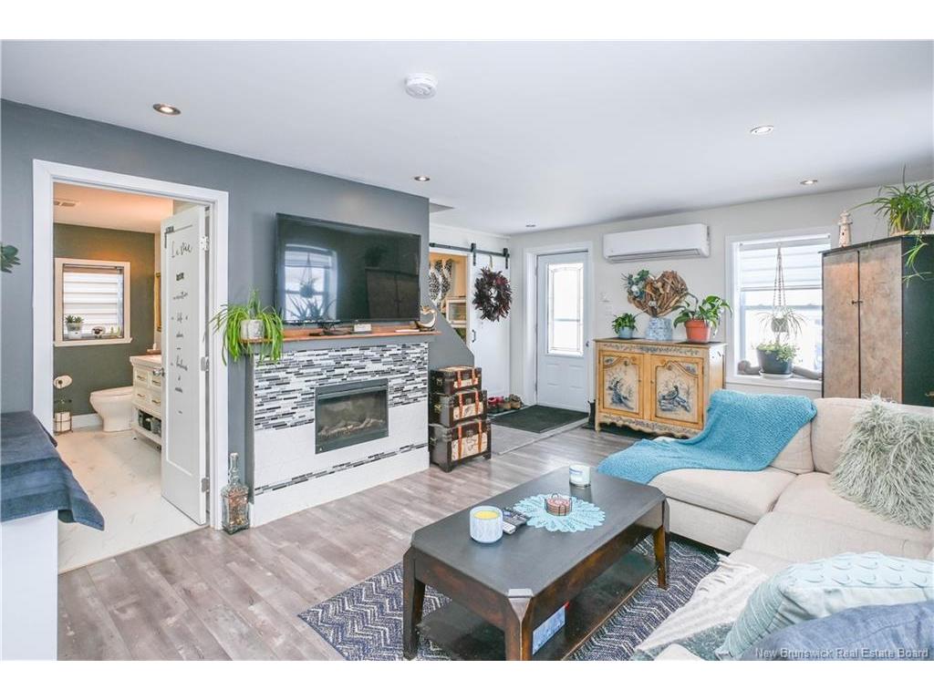 









927


Paquetville

RD,
Bas-Paquetville,




NB
E8R 1E7

