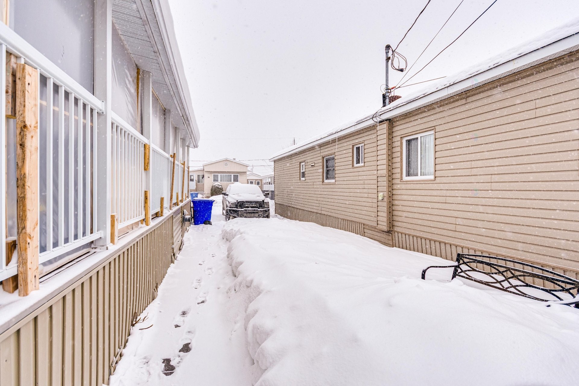 









27


7e Avenue O.

,
Gatineau (Gatineau),




QC
J8T6J4

