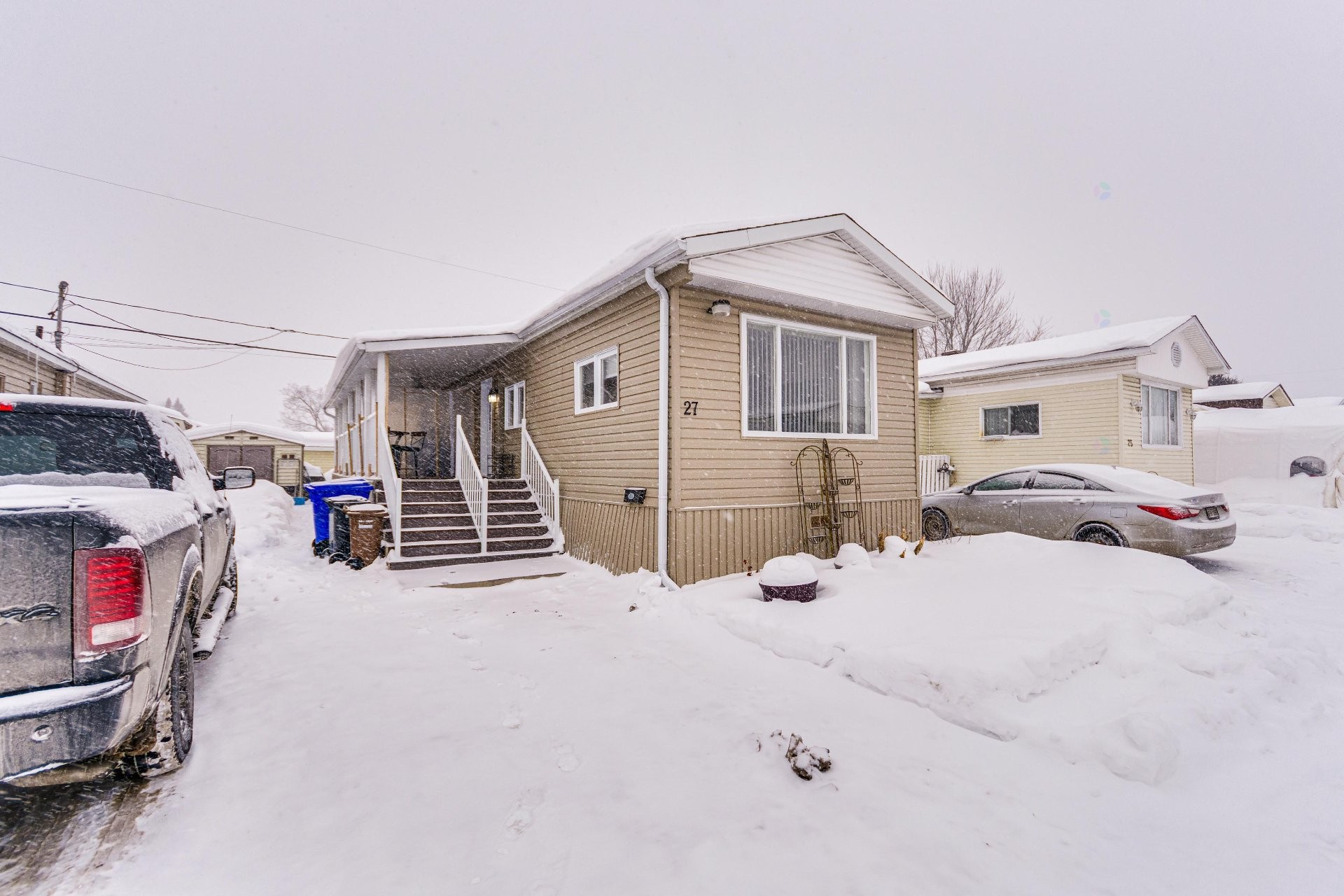 









27


7e Avenue O.

,
Gatineau (Gatineau),




QC
J8T6J4

