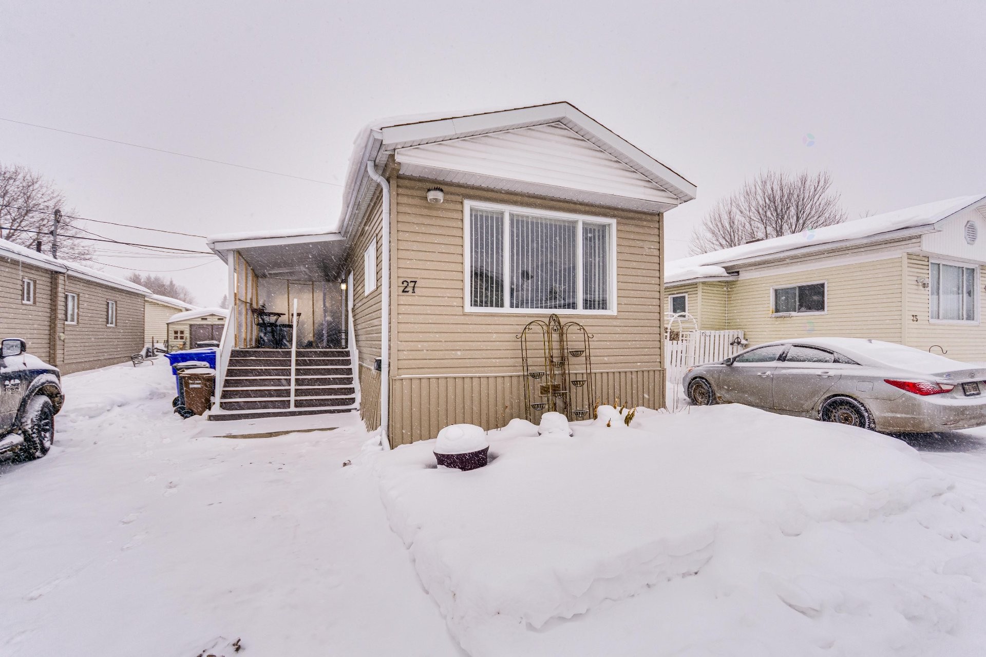 









27


7e Avenue O.

,
Gatineau (Gatineau),




QC
J8T6J4

