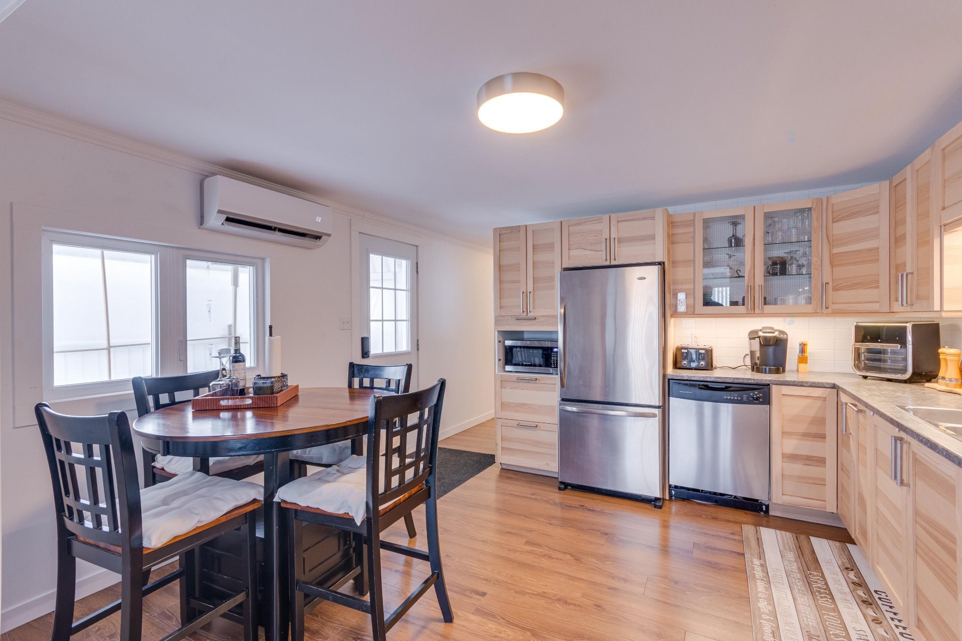 









27


7e Avenue O.

,
Gatineau (Gatineau),




QC
J8T6J4

