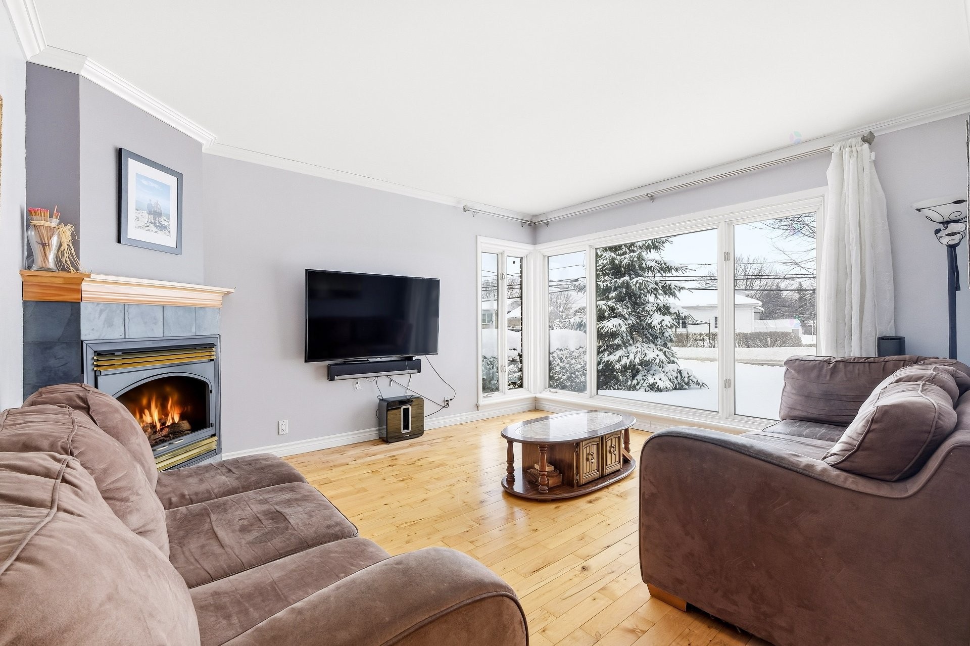 









942


Av. De Salaberry

,
Chambly,




QC
J3L1R4

